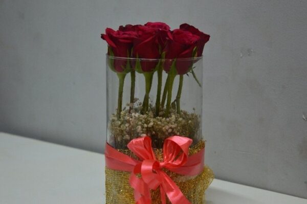 Rose arrangement in glass vase - Delivery only in Bangalore