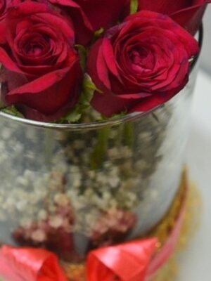 Rose arrangement in glass vase – Delivery only in Bangalore