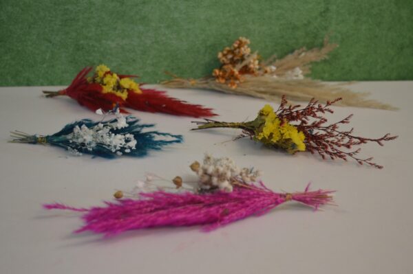 Dry Flower Small Bouquet - Combo of 5 random Bouquet
