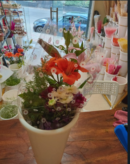 Fresh Cut Assorted Blooms – 10 to 12 Stems with Fillers